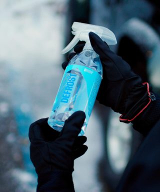 Alternative view of GYEON Q²M DeFrost